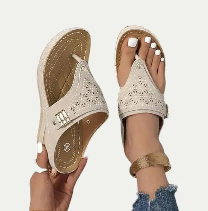 Women's slip-on comfort sandals with soft arch support, cushioned footbed, casual style for all-day wear