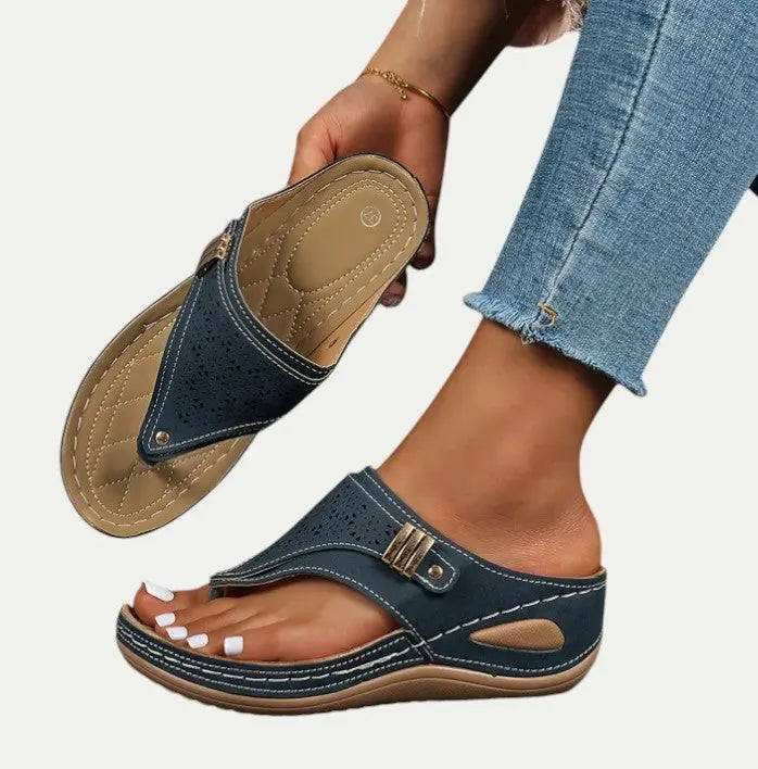 Women's slip-on comfort sandals with soft arch support, cushioned insole, effortless everyday style