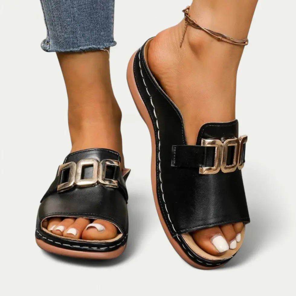 Women's slip-on sandals lightweight cushioned insole casual warm-weather comfort versatile flat design