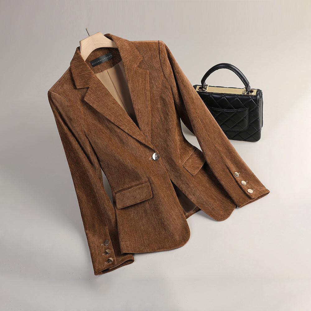 Sofia Amoretti slim-cut velvet blazer in radiant autumn tones, tailored silhouette for boardroom to evening