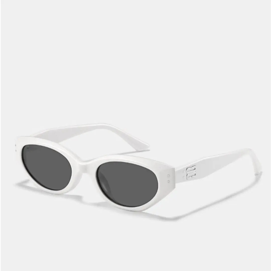 Women's cat-eye sunglasses sculpted glamorous frame anti-glare UV protection bold feminine style