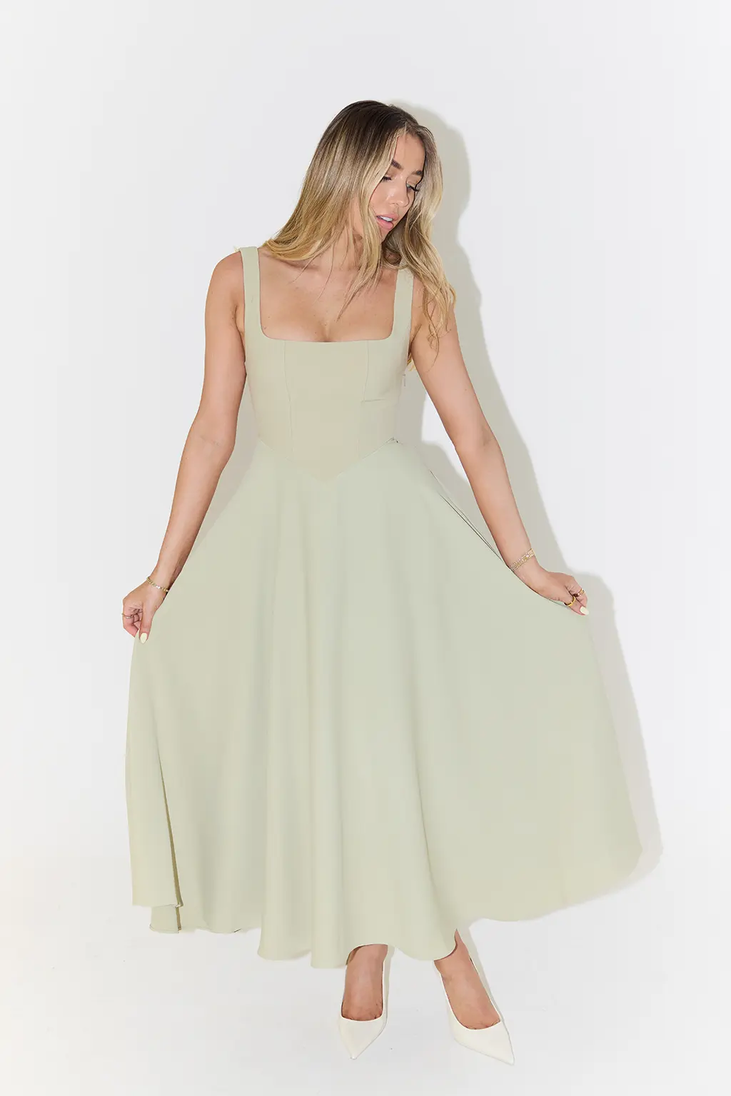Women's square neck midi dress, sleeveless summer style in soft breathable fabric with elegant fit