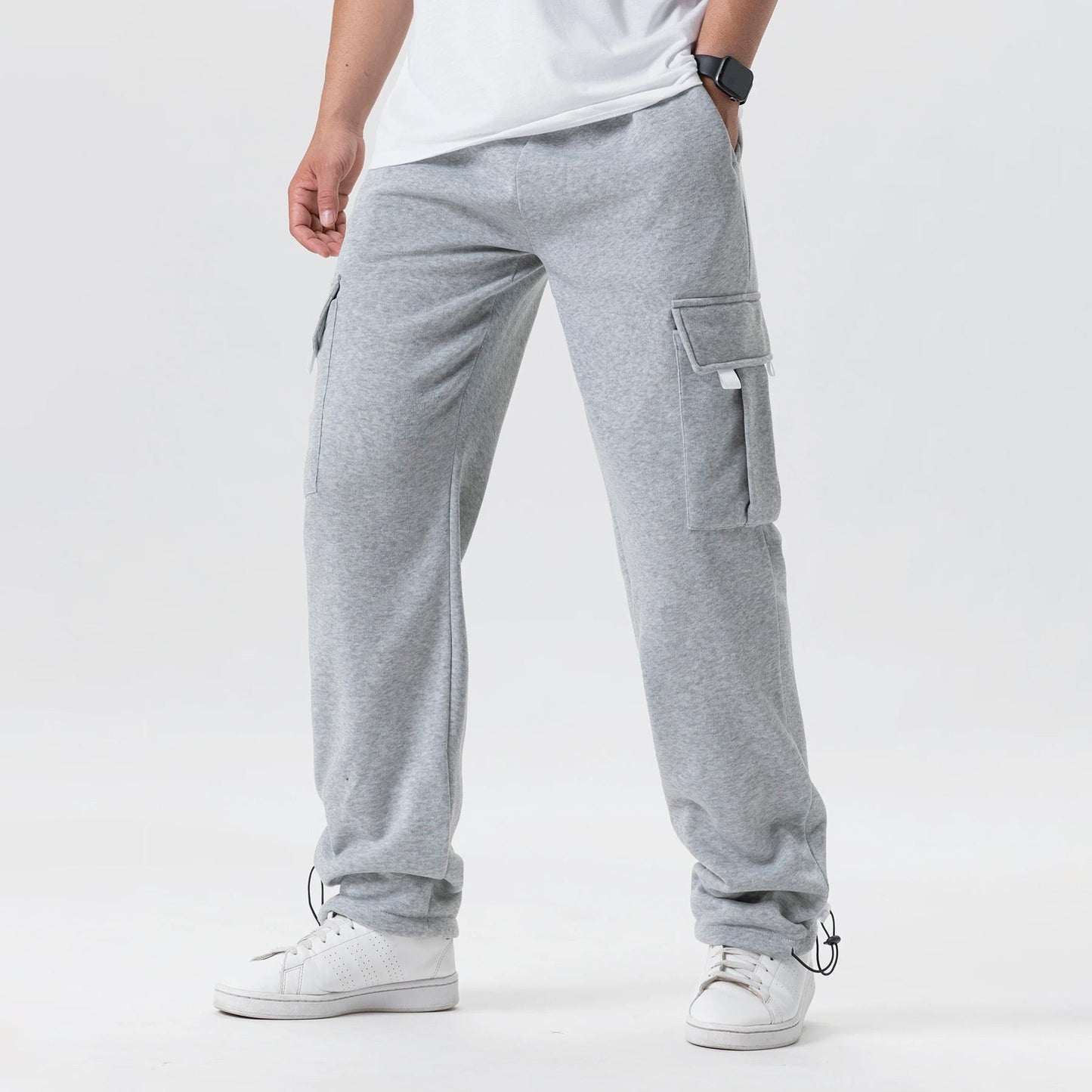 Men's insulated thermal jogger pants straight cut streetwear style with cargo pockets for cold weather