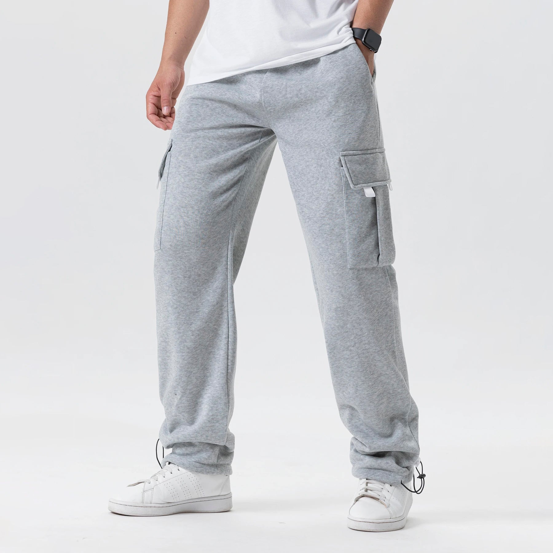 Men's insulated thermal jogger pants straight cut streetwear style with cargo pockets for cold weather