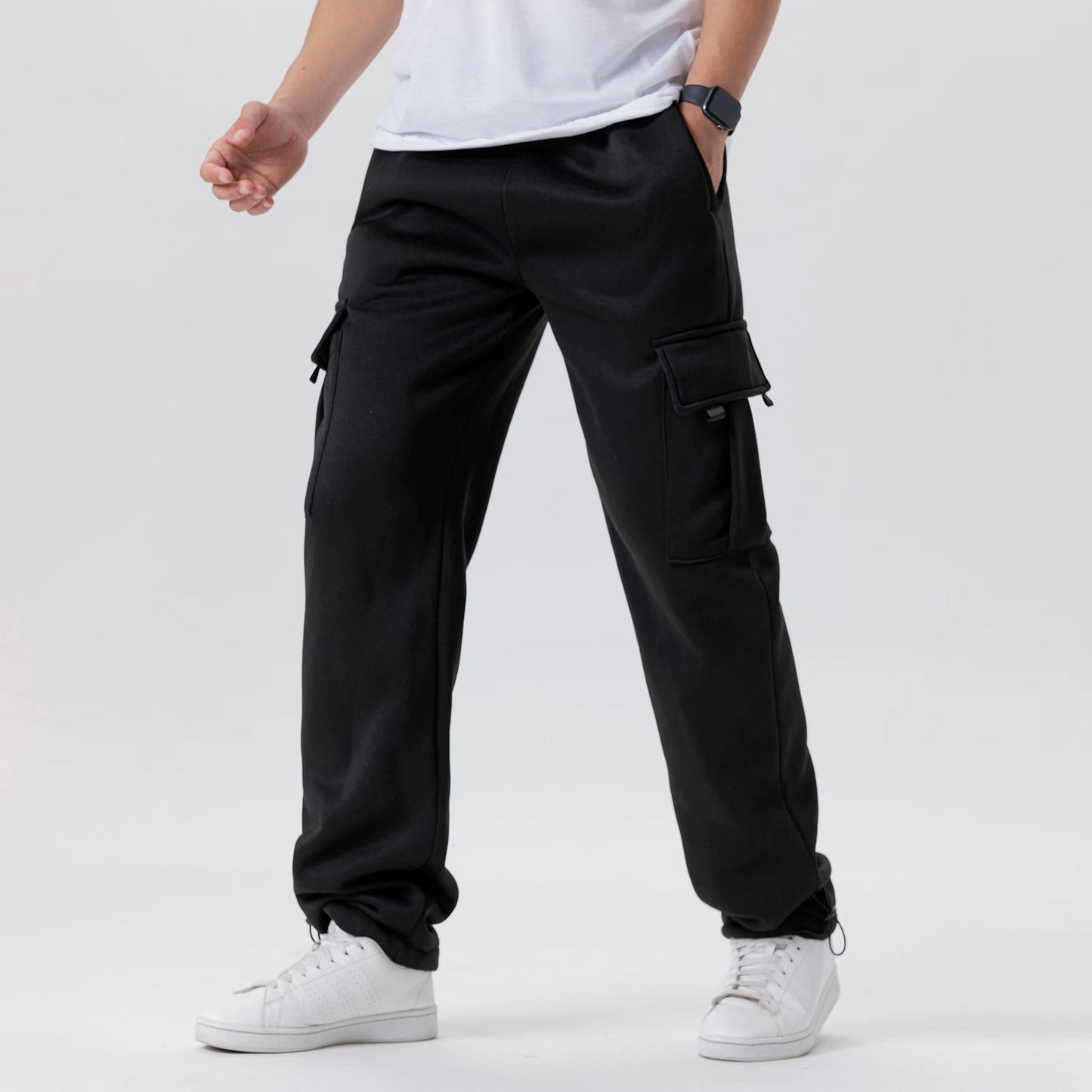 Men's insulated thermal jogger pants straight-cut streetwear style with cargo pockets for cold weather