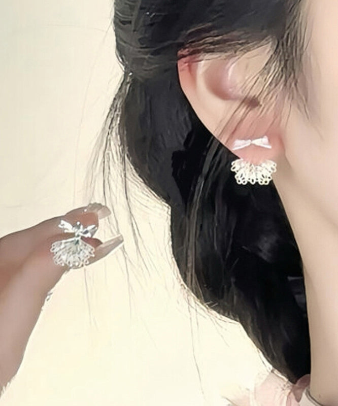 Boucles d'oreilles à tige en argent sterling avec nœud en dentelle et soie - Urbann-Vibe