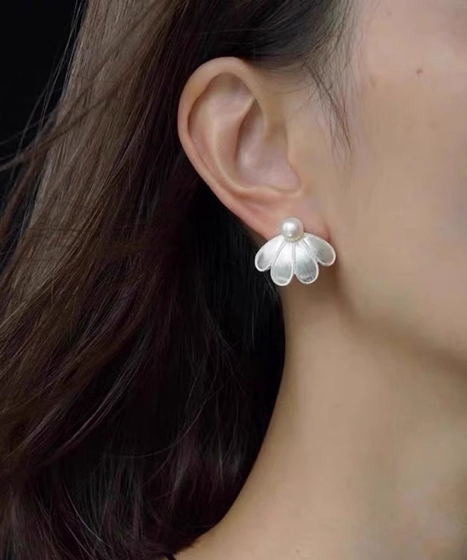 Boucles d'oreilles à tige en argent sterling blanc et perles en forme de pétales - Urbann-Vibe