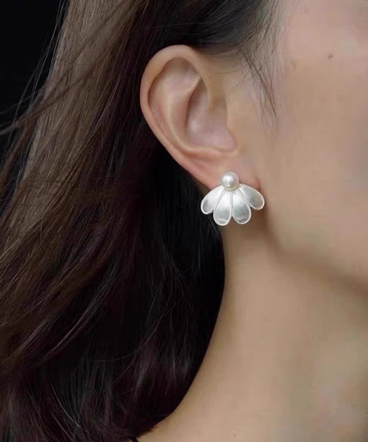 Boucles d'oreilles à tige en argent sterling blanc et perles en forme de pétales - Urbann-Vibe