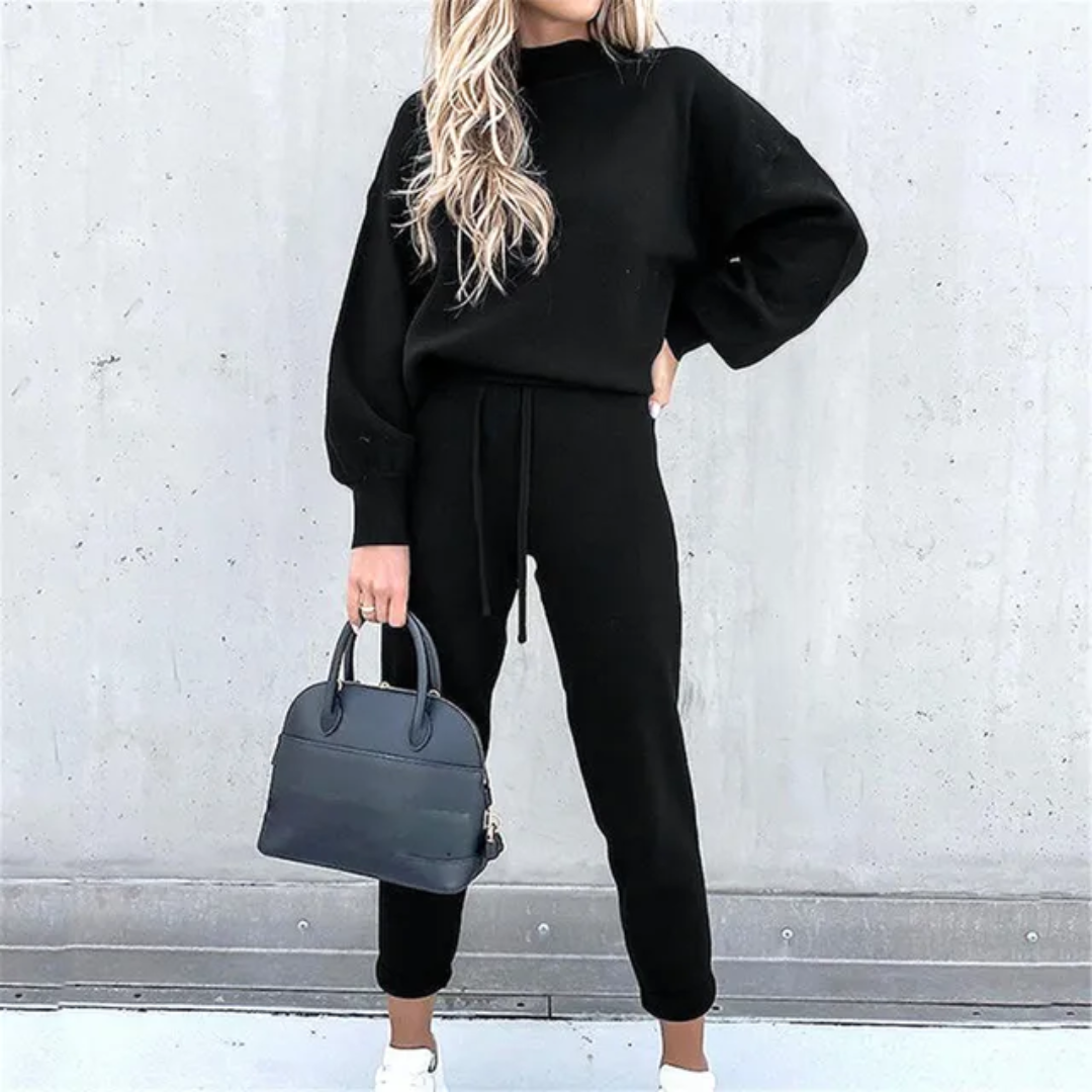 Women's loose fit tracksuit set soft fabric casual athletic wear for home workouts comfort style