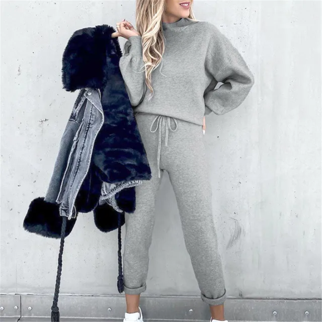 Women's loose fit tracksuit set soft fabric casual athletic matching top and jogger pants