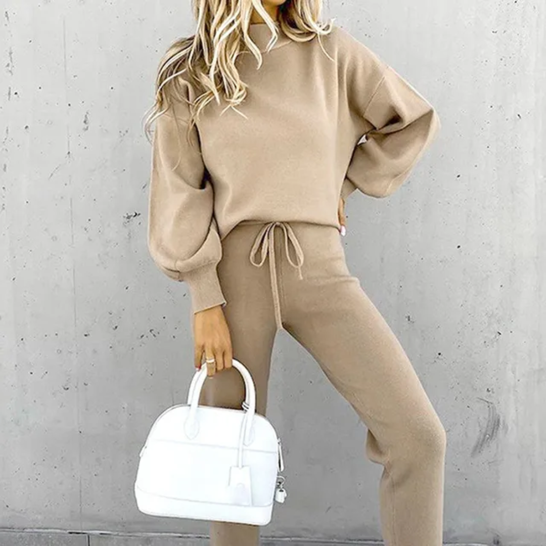 Women's loose fit tracksuit set soft fabric casual athletic wear for home workouts comfort