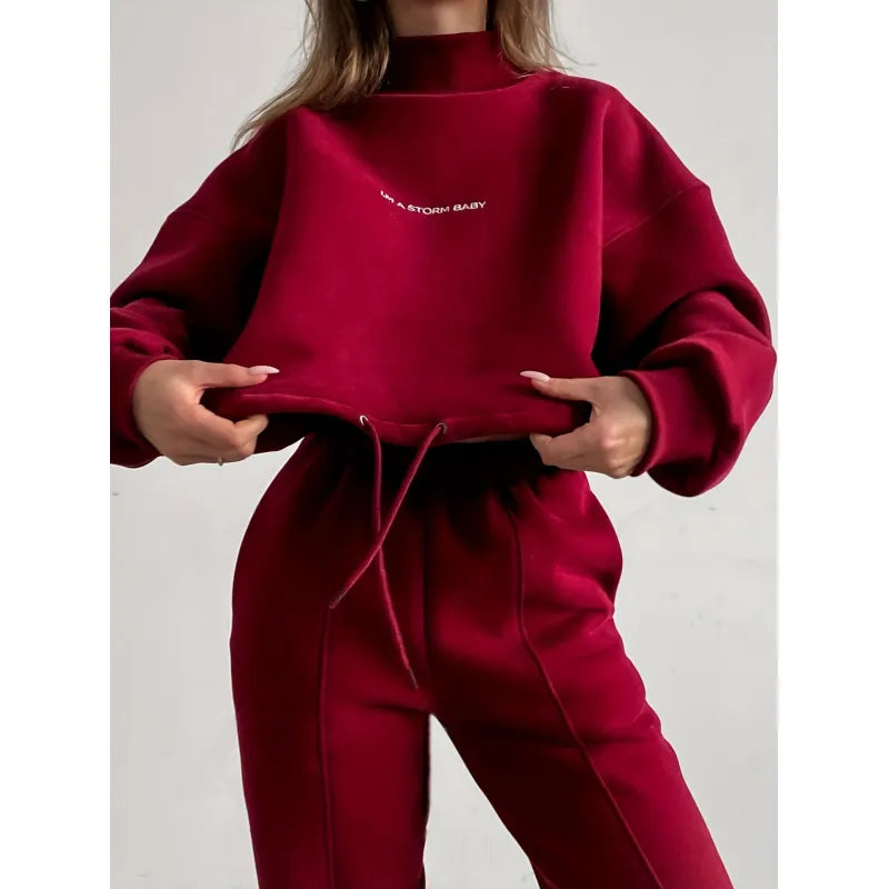 Women's athletic tracksuit comfortable fit polyester blend training relaxation stylish modern cut
