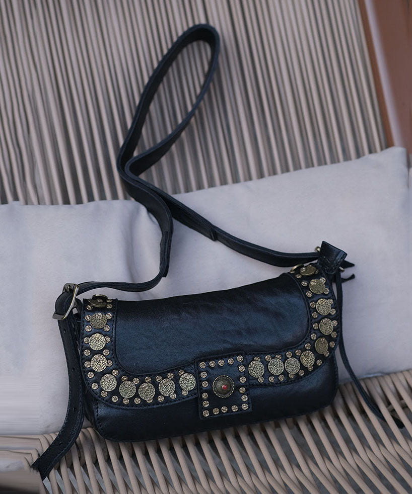 Sac hobo polyvalent en cuir durable et élégant avec rivets noirs - Urbann-Vibe