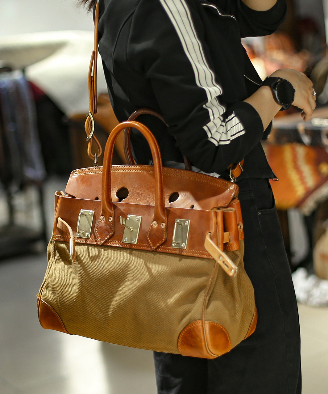 Sac fourre-tout élégant en cuir durable et patchwork en toile et lin marron - Urbann-Vibe