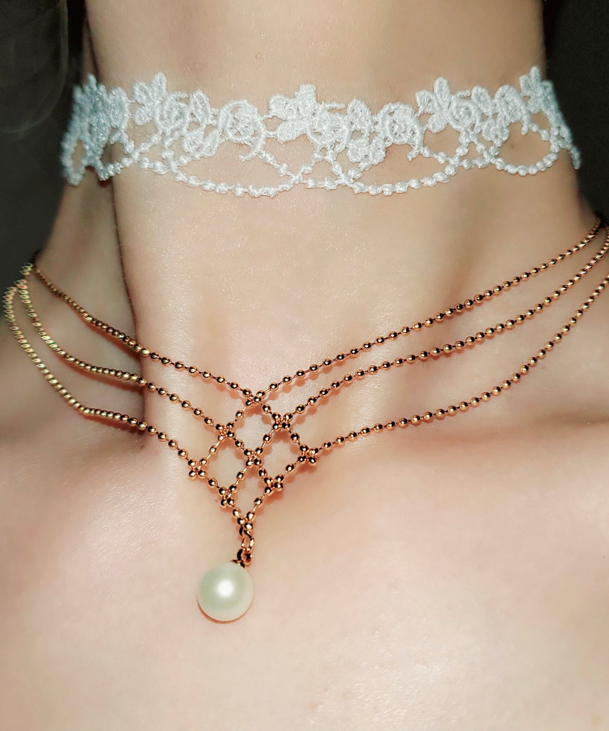 Collier élégant avec pendentif multicouche en or 14 carats et perles - Urbann-Vibe