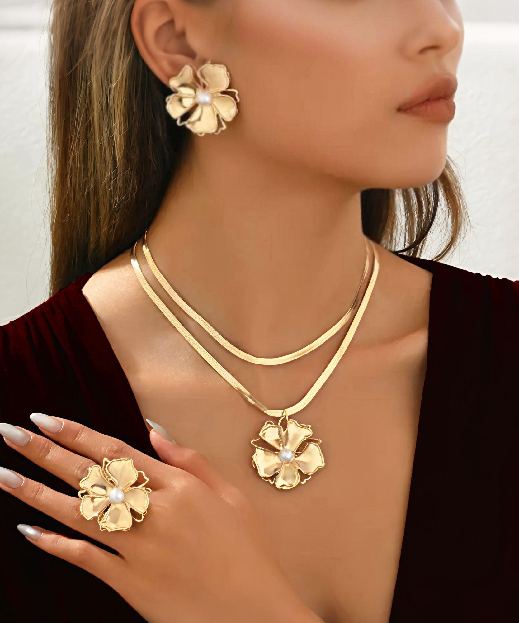 Ensemble élégant composé d'un collier, d'une bague et de trois boucles d'oreilles à tige en perles et cuivre doré - Urbann-Vibe