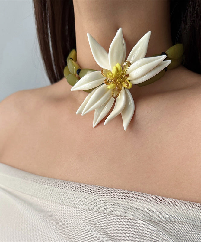Collier élégant avec pendentif double couche en alliage acrylique vert et nœuds floraux en bambou - Urbann-Vibe
