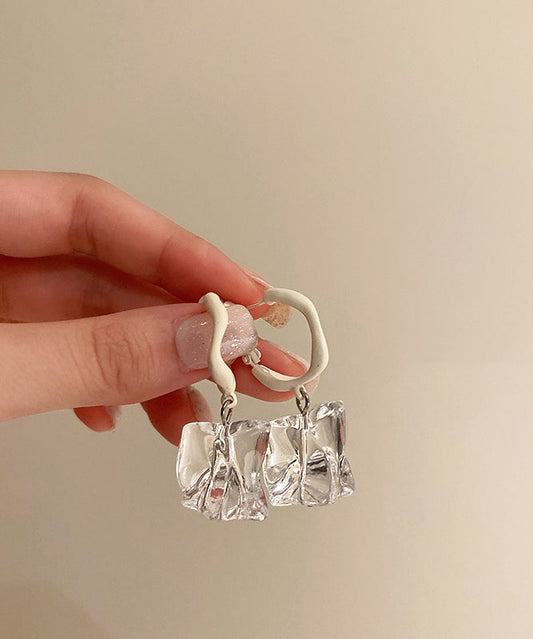 Boucles d'oreilles pendantes asymétriques en alliage acrylique blanc élégant - Urbann-Vibe