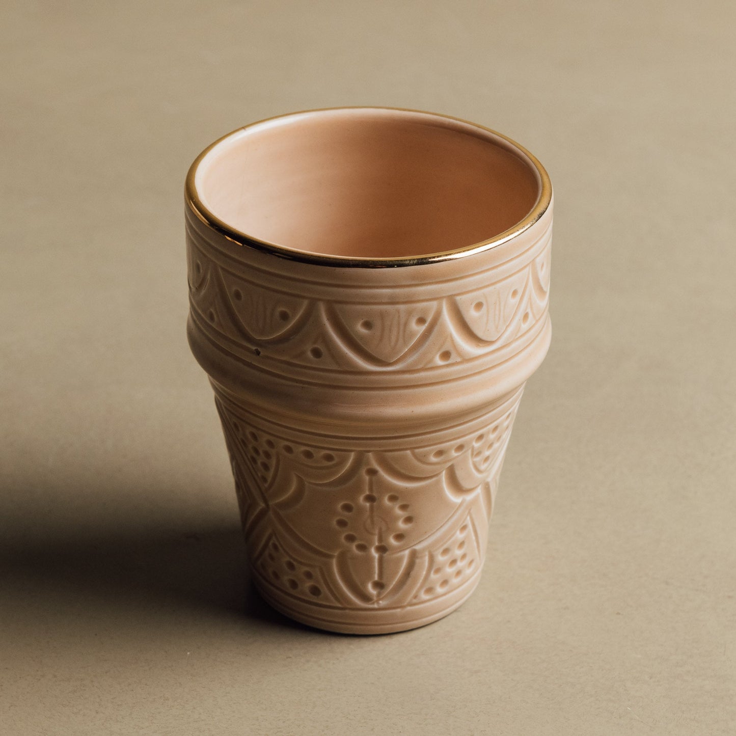 Zagora Sand Cup - Moroccan Dinnerware Adorned with 12 Carat Gold Accents - Urbann-Vibe