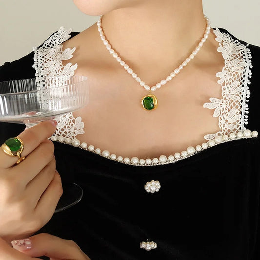 Clara | Elegant pearl necklace with green zircon pendant for women - Urbann-Vibe