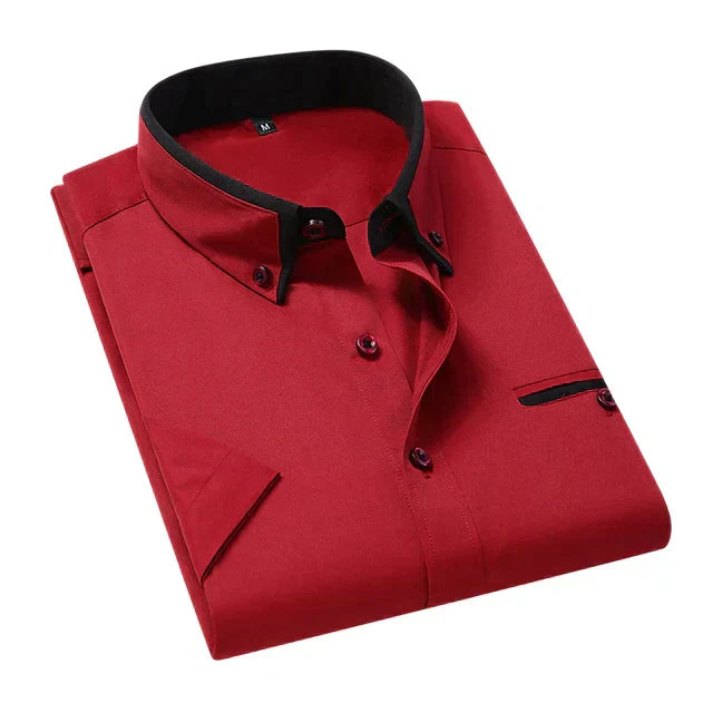 Men's short sleeve dress shirt with spread collar and button placket in breathable classic fit