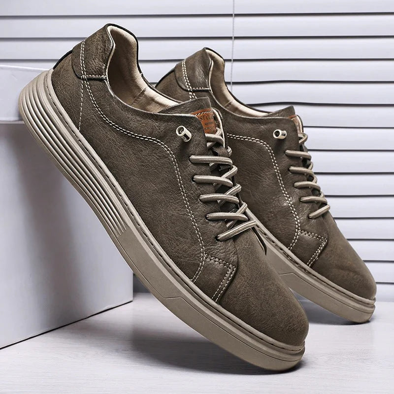 Men's brown full-grain leather casual Oxford shoes with breathable lining and classic lace-up closure