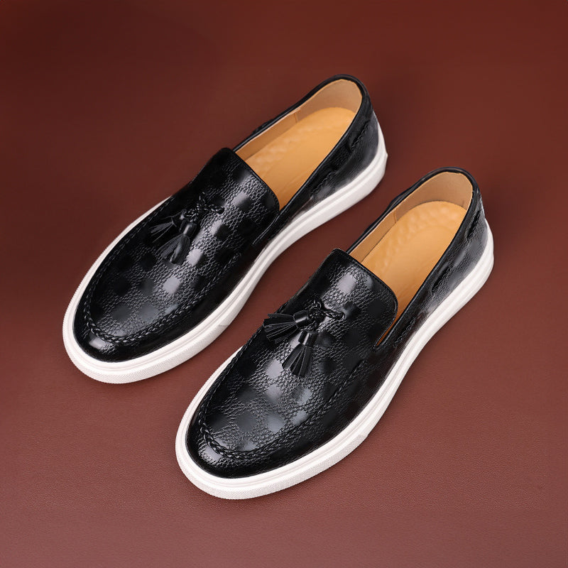 Men's embossed texture loafers with tassel detail in classic slip-on style, artificial leather upper