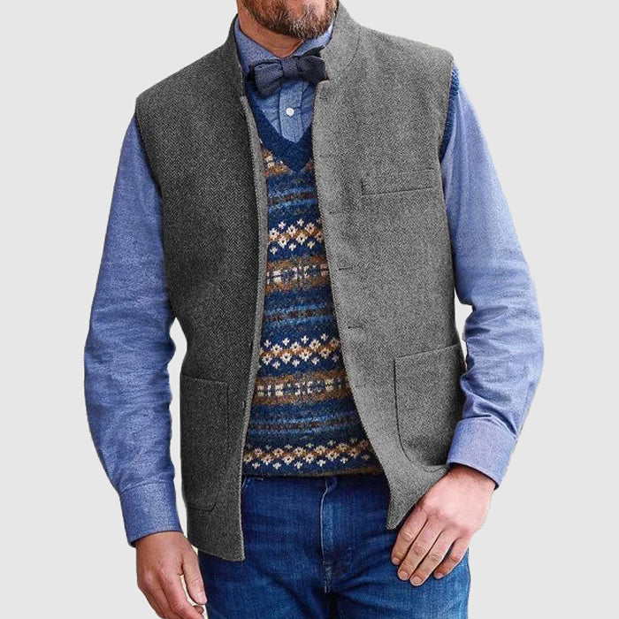 Rugged retro wool-blend vest in vintage style with sleeveless cut and functional side pockets