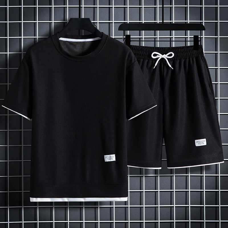 Men's sporty casual two-piece set with relaxed O-neck shirt and elastic drawstring shorts