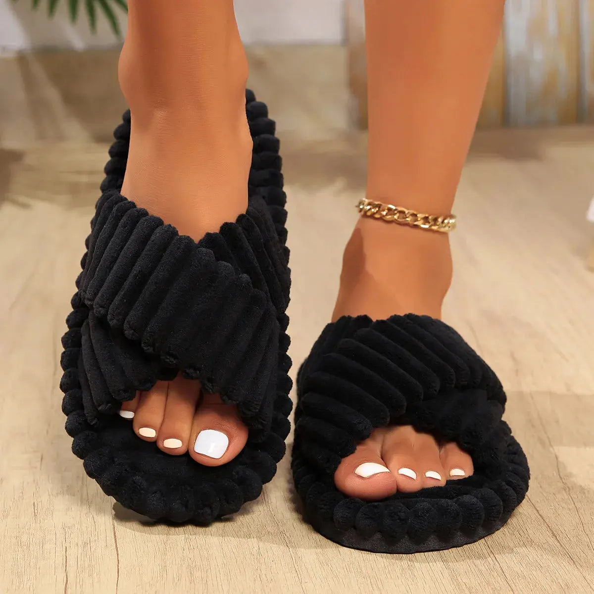 Women's plush slippers thick cushioned sole cozy foam cotton lining all-day comfort warm indoor