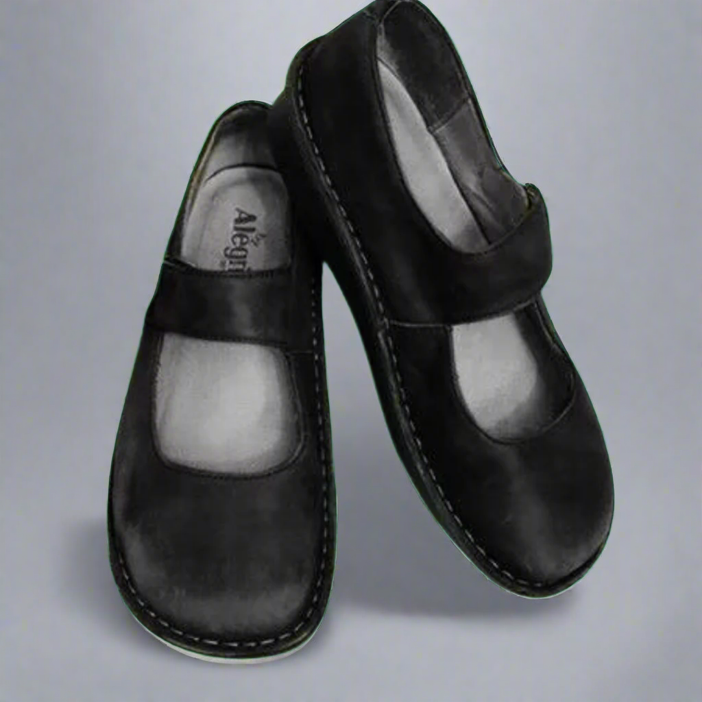 Women's classic lace-up shoes in neutral tones, timeless silhouette with all-day comfort support
