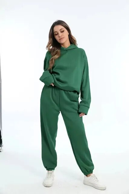 Women's oversized gray hoodie tracksuit set, cozy two-piece winter loungewear with relaxed fit
