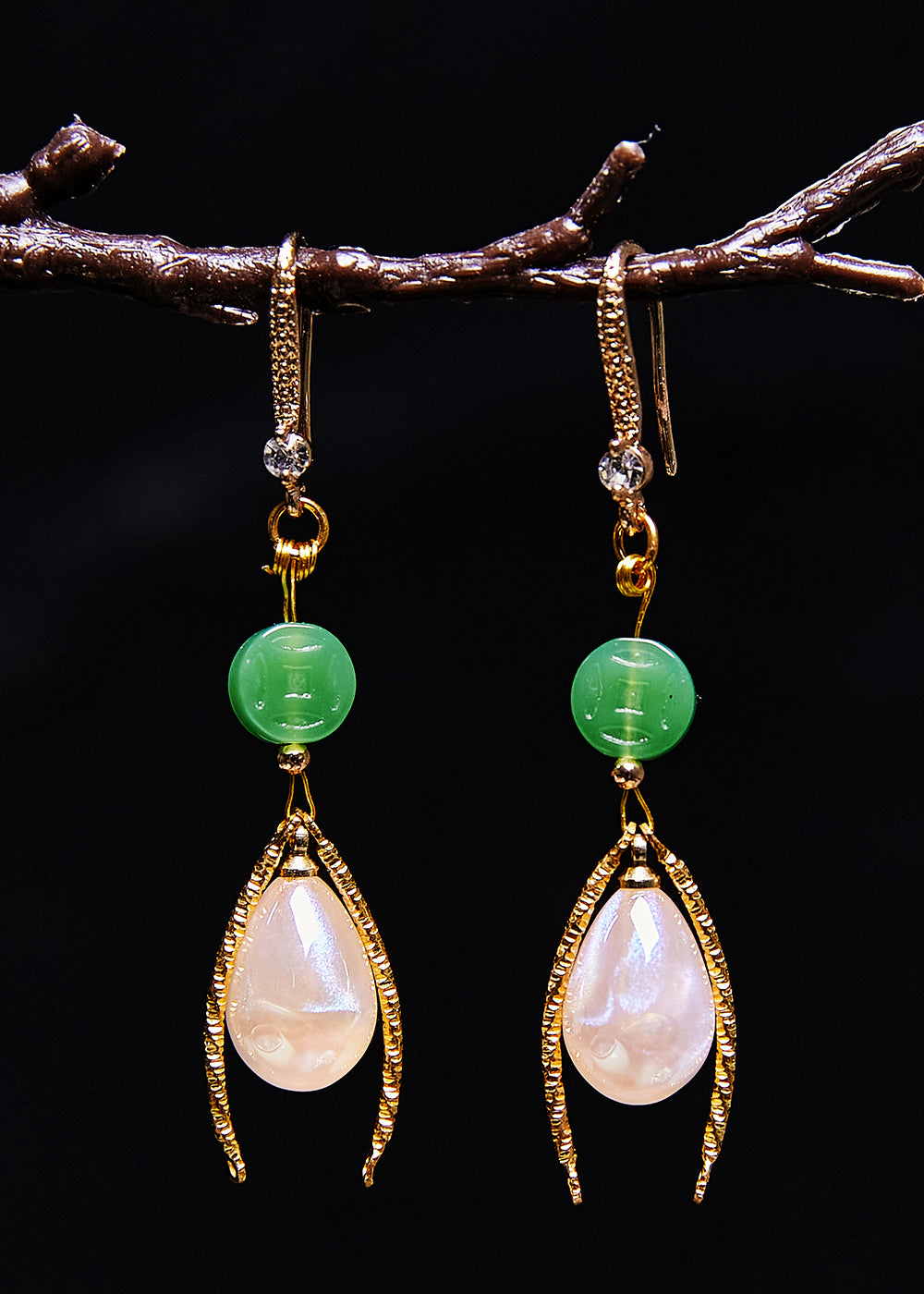 Boucles d'oreilles uniques en forme de goutte d'eau champagne et pierre précieuse en jade - Urbann-Vibe