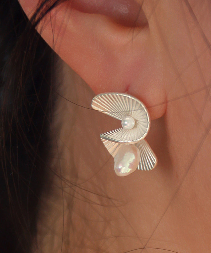 Boucles d'oreilles à tige en forme d'éventail avec perles de cuivre uniques - Urbann-Vibe