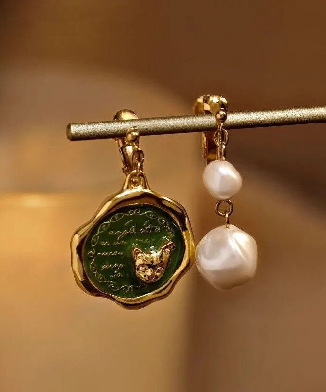 Boucles d'oreilles pendantes asymétriques chat en alliage d'or et perles - Urbann-Vibe