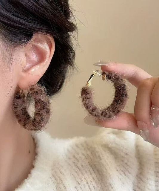Boucles d'oreilles créoles uniques en fourrure duveteuse en alliage léopard - Urbann-Vibe