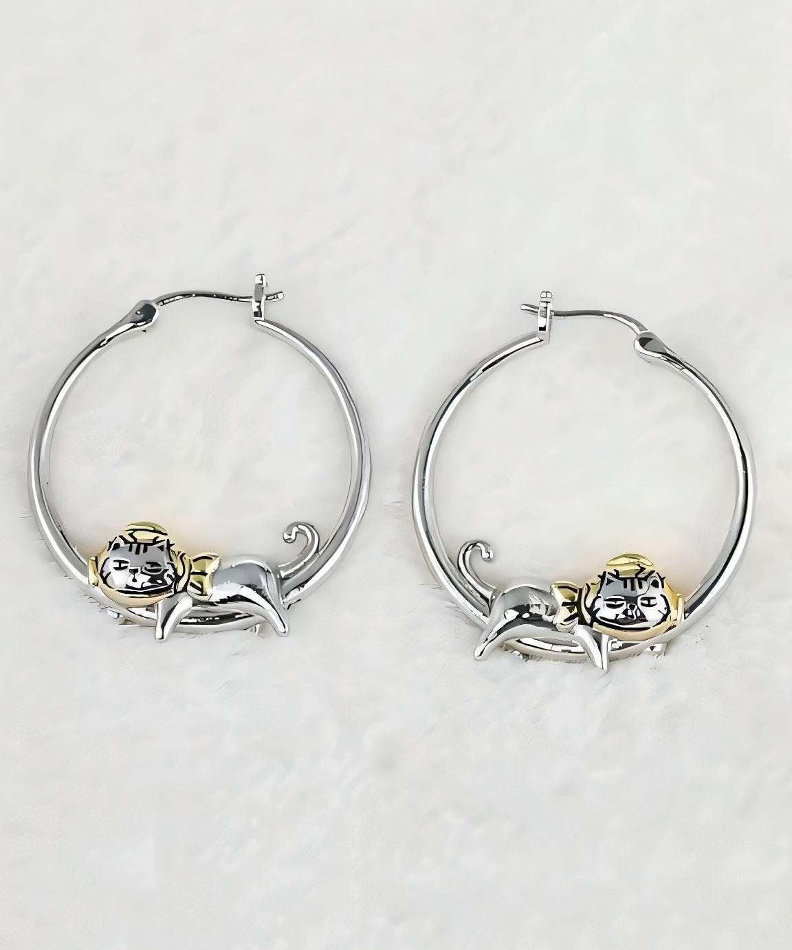 Boucles d'oreilles créoles uniques en soie et cuivre avec petits chats - Urbann-Vibe