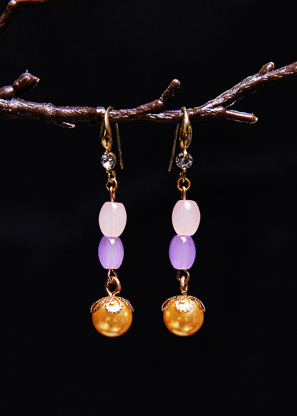 Boucles d'oreilles pendantes uniques en perles jaunes et pierres précieuses naturelles - Urbann-Vibe