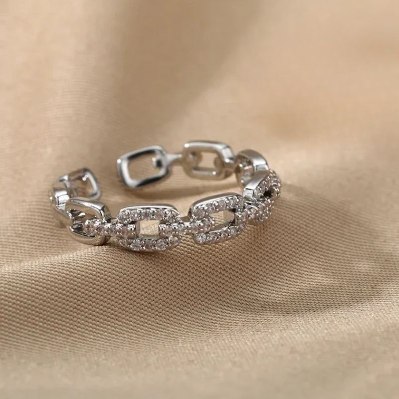 Loré adjustable chain ring with stone setting, everyday glam jewelry for women versatile fit