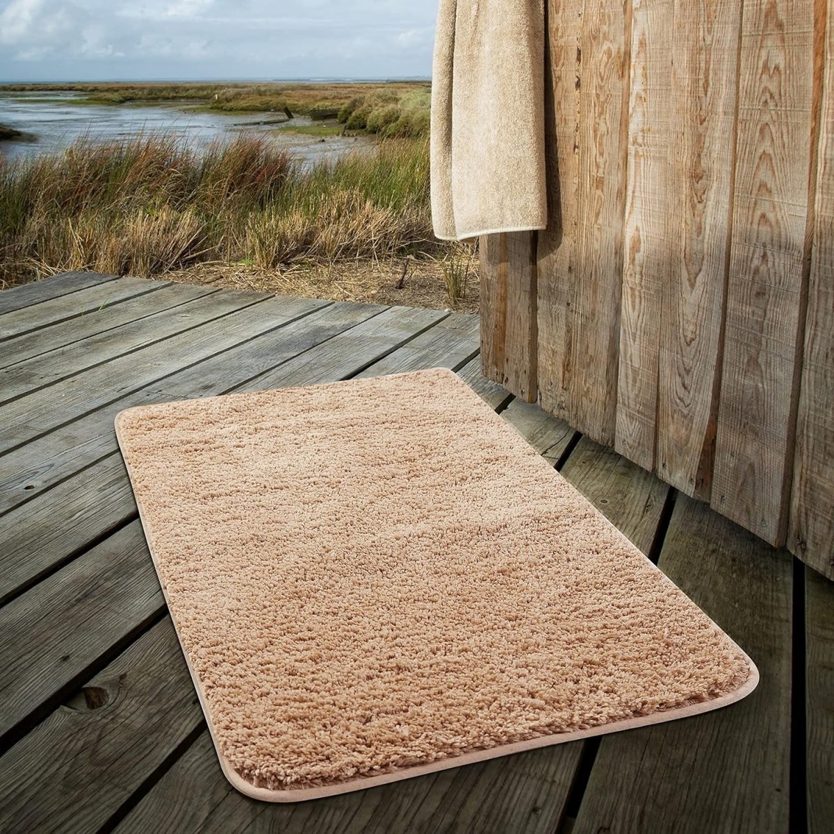 Minimalist Microfiber Bath Mat with Non-Slip Backing