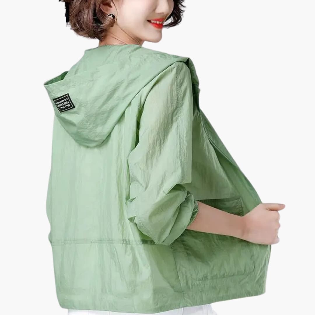 Women's lightweight hooded jacket with zip closure, patch pockets, streamlined casual outerwear