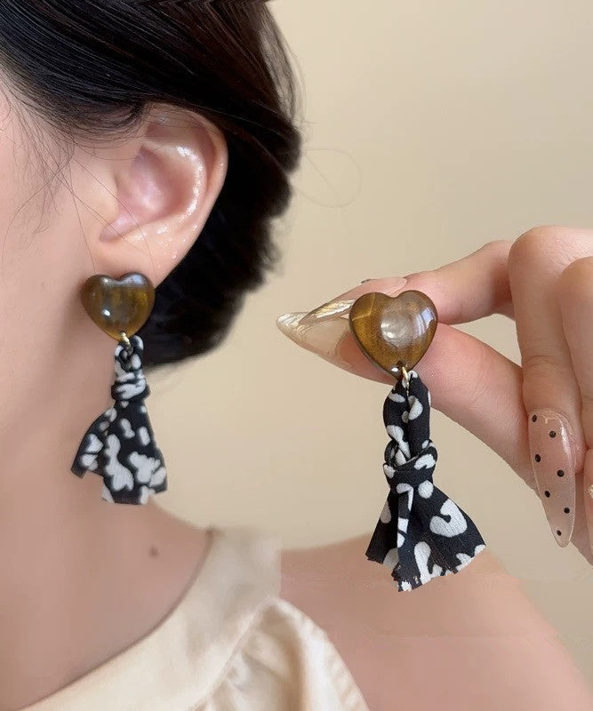 Boucles d'oreilles pendantes vintage en résine et tissu noir cuivré imprimé amour - Urbann-Vibe