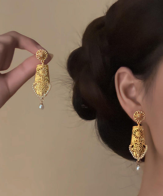 Boucles d'oreilles pendantes vintage en argent sterling jaune doré, perles ajourées et pompon floral, ornées de perles. - Urbann-Vibe