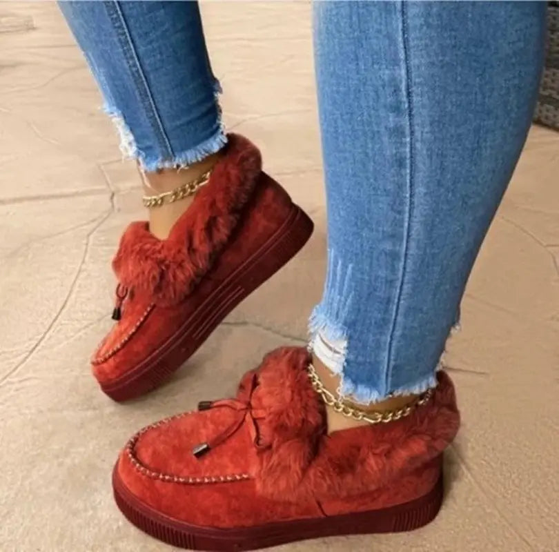 Women's warm winter boots with plush velvet lining, thick sole, sleek silhouette, cozy everyday style
