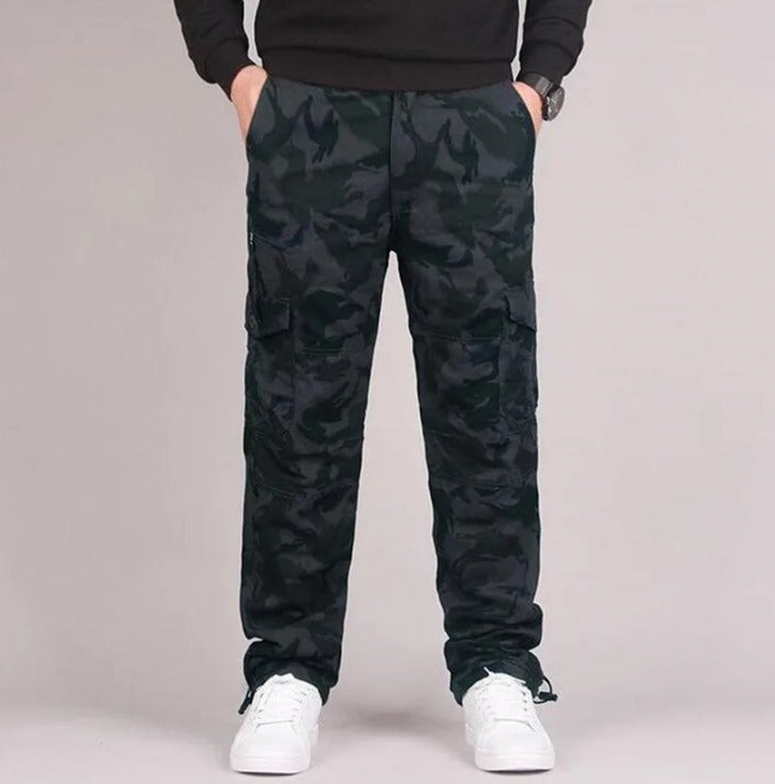 Men's straight-cut cargo pants with mid-rise waist and multiple utility pockets for everyday wear
