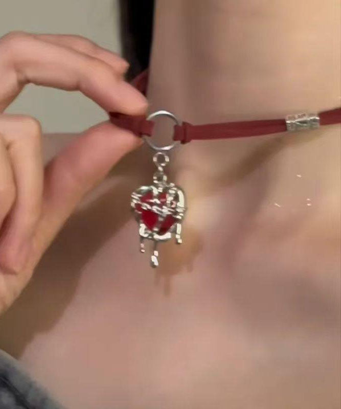Collier pendentif Love en velours de soie rouge et acier inoxydable pour femme - Urbann-Vibe