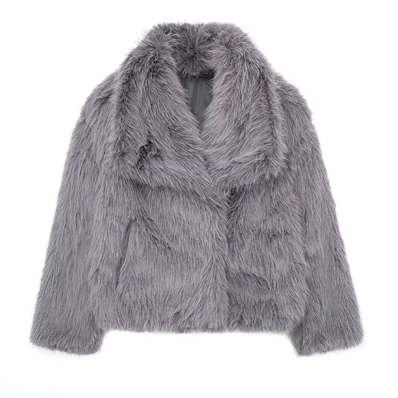 Women's short faux fur coat with oversized collar, relaxed silhouette in luxe textured fabric