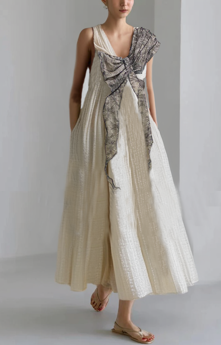 Robe blanche Grace en coton patchwork à col en V et dentelle froissée sans manches - Urbann-Vibe