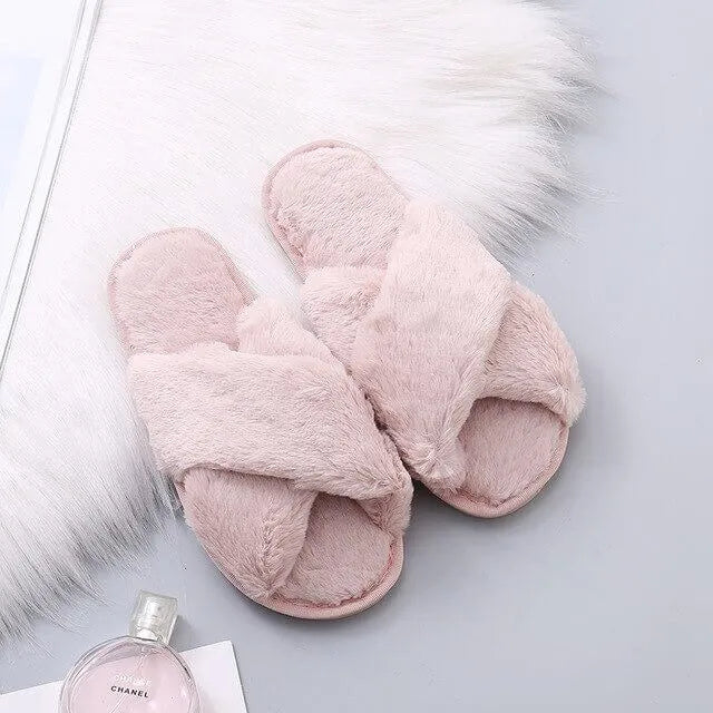 Women's fluffy faux fur cross-band slippers in cozy plush style with ultra-soft insulating lining