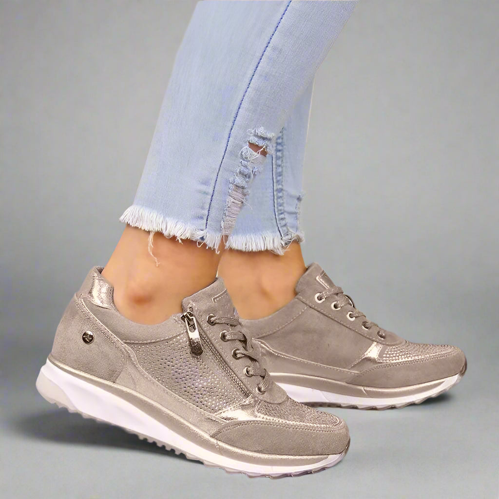 Women's casual lightweight sneakers with arch support, sleek low-profile silhouette for all-day comfort